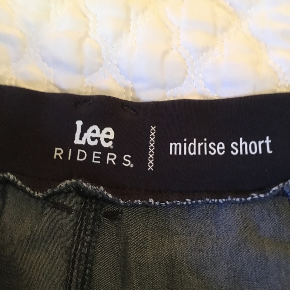 Lee Riders Midrise Shorts 18 Medium